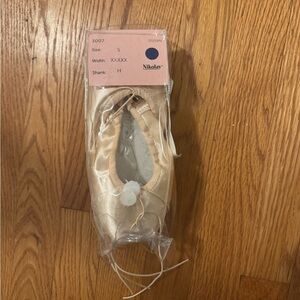 Nikolay 3007 pointe shoes